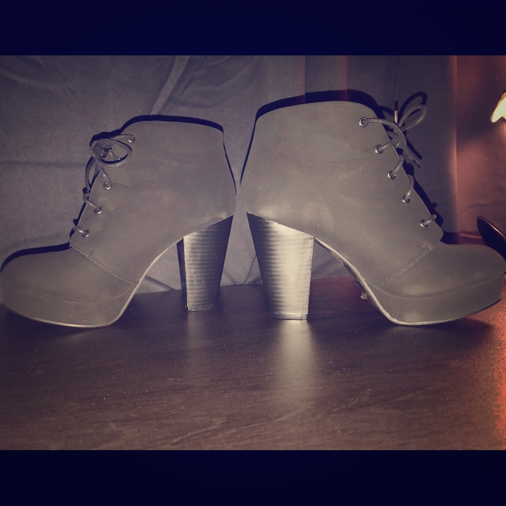 Agenda Heeled Boots